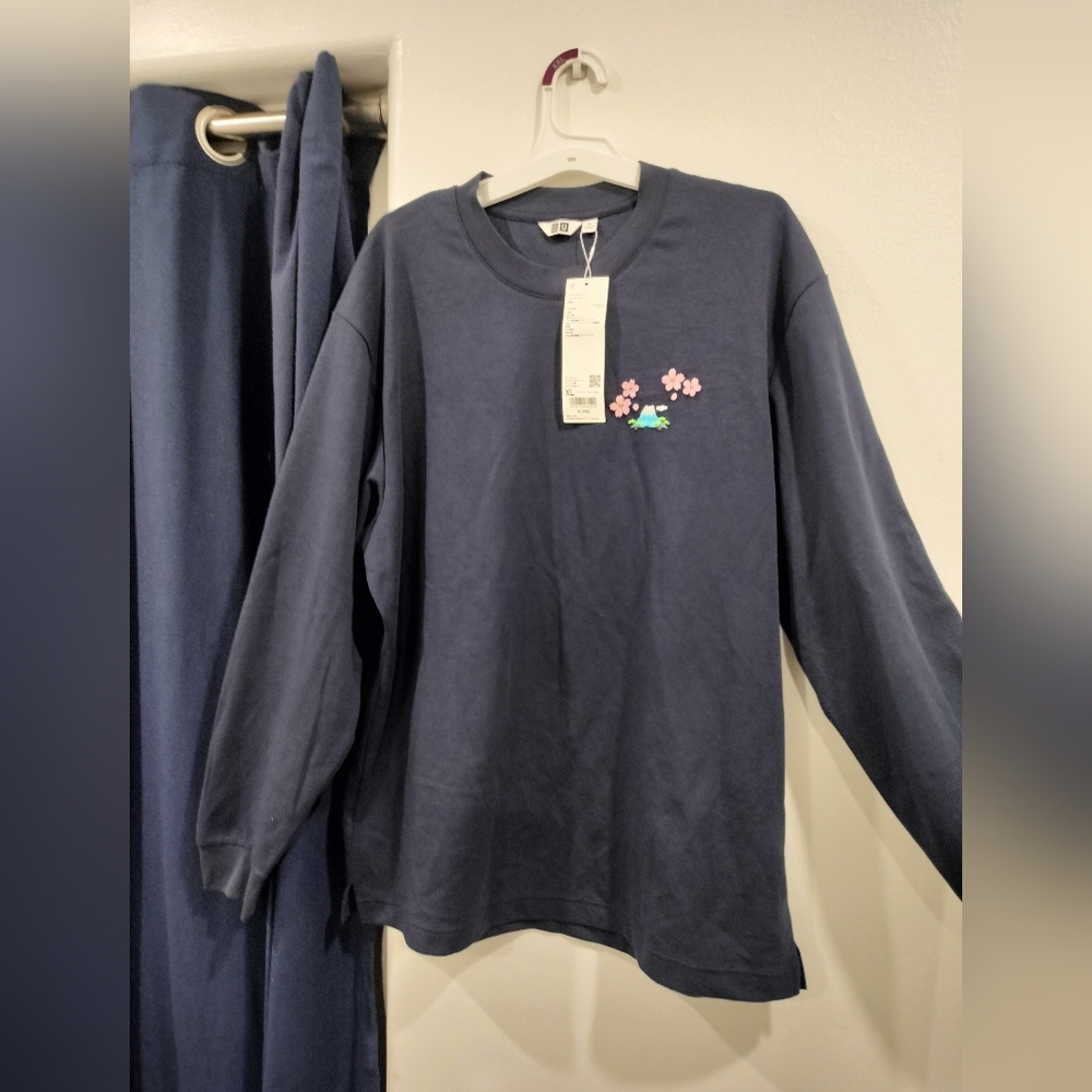 Uniqlo Navy Long-Sleeve Tee with Cherry Blossom Floral Embroidery Sz  Xl
